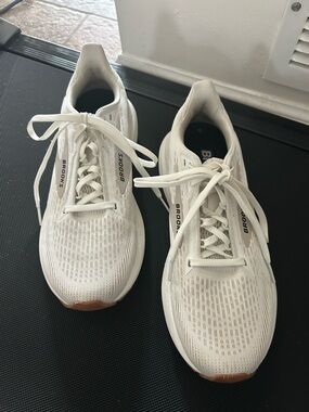 Brooks White Athletic Sneakers with Tan Toe Accents